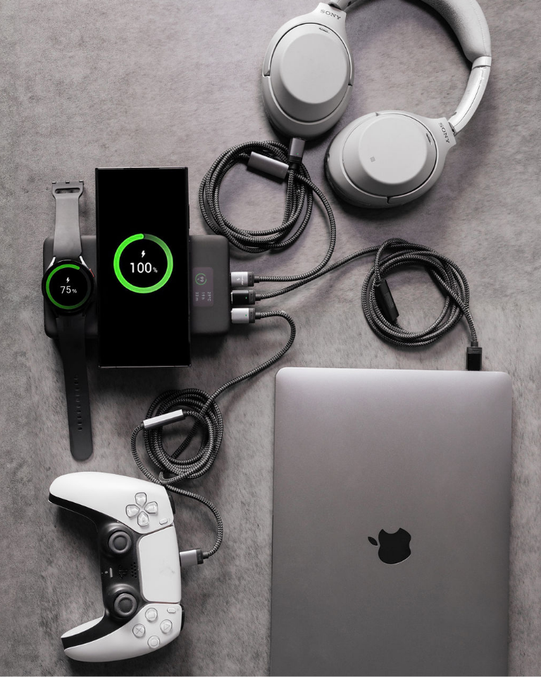 Flash Pro Ultra: USB-C 25000mAh Power Bank With MagSafe Compatibility